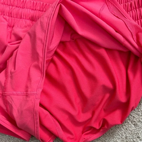 Lululemon NWT Hotty Hot LR Short 2.5” Lined Shorts - Picture 6 of 7